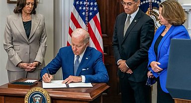 Biden başkanlık yarışından çekilmenin ''ülkeye karşı yükümlülüğü'' olduğunu söyledi
