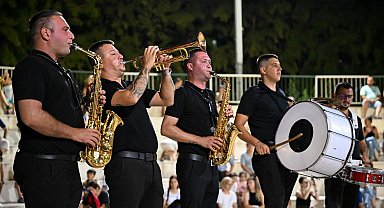 Çamdibi Atatürk Parkı'nda Grup Bando Balkan konser verdi