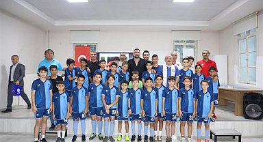 Çankırı’da Tuz Müsabakaları eski futbolcu Ümit Karan’ın vuruşu ile başladı