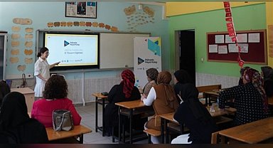 Dijitalde Hayat Kolay projesi kapsamında girişimci kadınlara hibe desteği