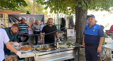 Dinar'da 30 Ağustos şehitlerimiz için lokma ikramı yapıldı.