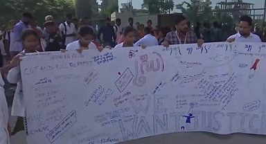 Doktorların ülke çapında greve başlaması Hindistan'daki hastaneleri vurdu