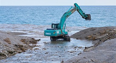 DSİ, Aydın ve Muğla'daki yangınlara iş makinaları ile destek verdi