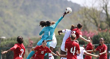 EBB kadın futbol takımının kalecisi Esra Yarım, U17 Milli Takım Kampına davet edildi