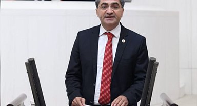 Ekmen: Vakıf üniversitelerindeki fahiş ücret artışlarının önlenmesi için düzenleme gerek