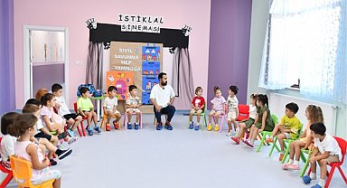 Esenyurt’ta çocuklar drama ile afetlere hazırlanıyor
