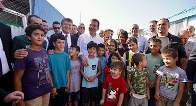 İmamoğlu, Adıyaman'da depremzede ailelerle bir araya geldi