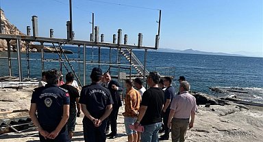 İzmir Ayıbalığı Koyu'ndaki izinsiz iskelenin sökümü başladı