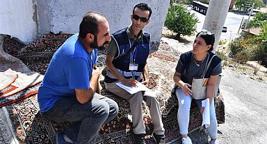 İzmir'de yangın bölgesinde ekipler sosyal tespit çalışması ve inceleme yaptı