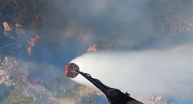 İzmir İtfaiyesi, Bergama yangınına müdahale ediyor