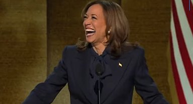 Kamala Harris Demokrat Parti'nin başkan adaylığını kabul etti