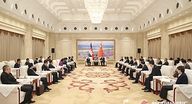 Kamboçya Kralı Çin'in Xinjiang bölgesini ziyaret etti