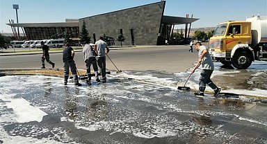 Kayseri Büyükşehir ekipleri Şehirlerarası Otobüs Terminali'nde temizlik yaptı
