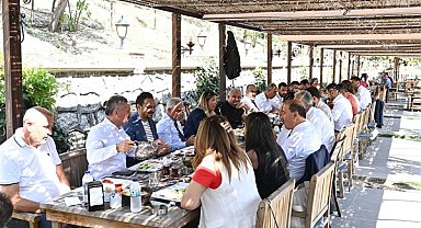 Mamak belediye yönetimi kahvaltıda bir araya geldi