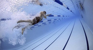 Milli yüzücü Kuzey Tunçelli, 1500m serbest stil finalinde