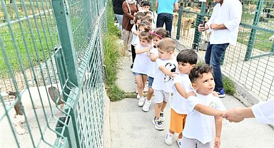 Minik öğrenciler Esenyurt Belediyesi barınağında sevimli dostlarla buluştu