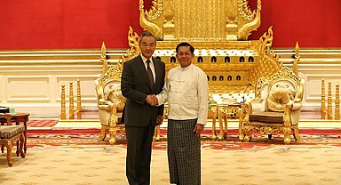 Myanmar lideri Min Aung Hlaing, Çin Dışişleri Bakanı Wang Yi ile görüştü