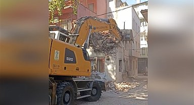 Osmangazi’de metruk bina yıkımları sürdürülüyor