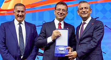 Özel, Paris'te düzenlenen İstanbul Evi açılış resepsiyonuna katıldı