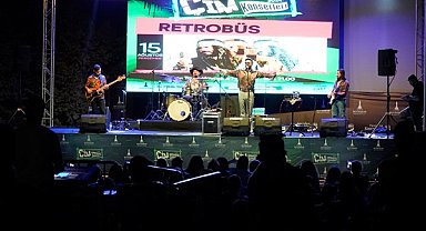 Retrobüs, Çim Konserleri kapsamında sahneye çıktı