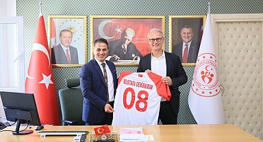 THF Başkanı Kılıç, Rize ve Artvin’de hentbol için görüşmelerde bulundu