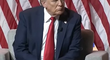 Trump Ulusal Siyah Gazeteciler Birliği etkinliğinde Harris'in ırksal kimliğine saldırdı