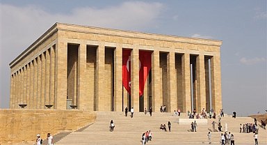 Türk Yıldızları, Anıtkabir üzerinde saygı uçuşu yaptı