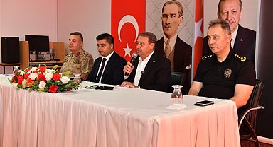 Vali Şıldak, Suruç’ta muhtarlarla buluştu