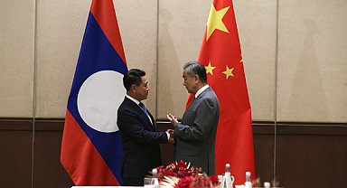 Wang Yi, Laoslu mevkidaşıyla bir araya geldi