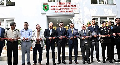 Yenilenen dernek binası açıldı