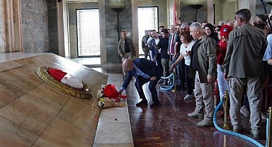 Zafer Partisi Genel Başkanı Özdağ, Anıtkabir'i ziyaret etti
