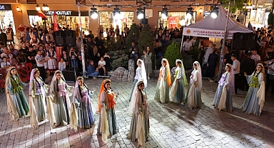 Zaferin Başkentinde Zafer Halk Oyunları Festivali coşkuyla başladı