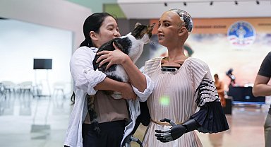 93. İEF’e insansı robot Sophia damga vurdu