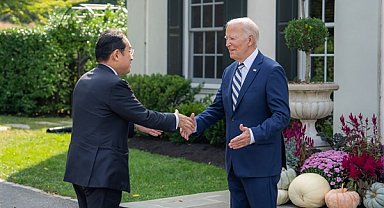 ABD Başkanı Biden, Japonya Başbakanı Kişida ile bir araya geldi