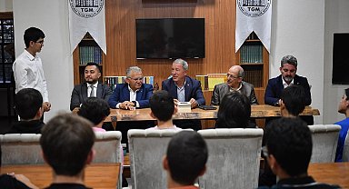 Akar ve Büyükkılıç, gençlerle buluştu