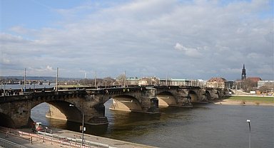Almanya Dresden'de köprü çöktü