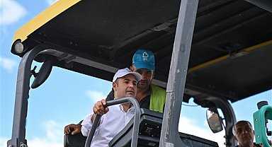 Başkan Akın, sıcak asfalt serim çalışmalarını yerinde inceledi