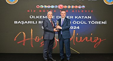 Başkan Bozbey’e RUMELİSİAD’tan ödül