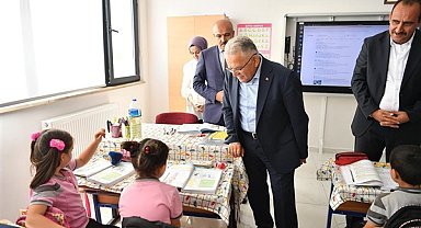 Başkan Büyükkılıç, Öğretmen Ümran Şefik İlkokulu ve Ortaokulu’nu ziyaret etti