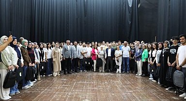 Başkan Esen, üniversiteyi kazanan öğrencilerle bir araya geldi