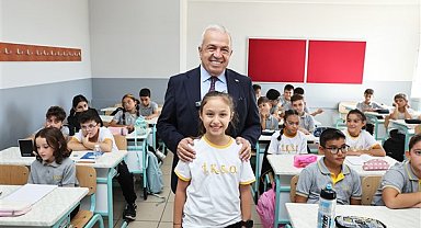 Başkan Özdemir, yeni eğitim-öğretim yılına başlayan öğrencilerle buluştu