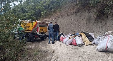 Belediye ekipleri yangın sonrası molozları kaldırdı, çöp evi temizledi