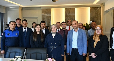 Belediye Personelinden, Başkan Seyhan Kılınçarslan’a Doğum Günü Sürprizi