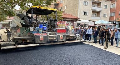 Bolvadin'de sıcak asfalt çalışmaları başladı