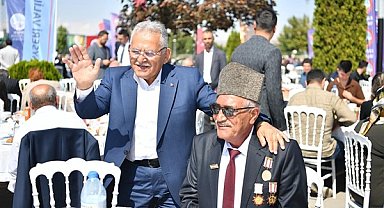 Büyükkılıç, Kayseri Valiliği’nin gaziler onuruna düzenlediği yemeğe katıldı