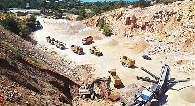 Büyükşehir belediyesi hafriyat kamyonlarını uydu takip sistemi ile denetliyor