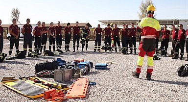 Büyükşehir itfaiyesi KKTC’de görevli itfaiye personellerine eğitim verdi