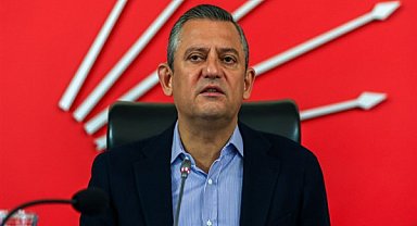 CHP Genel Başkanı Özel, Pembe Köşk'te düzenlenen CHP Tarihi Sergisi'ni ziyaret etti