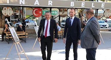 Dinar Belediye Başkanı Veysel Topçu, “Babama ve Hayata 3-0 Yenik Başlayan Tüm Çocuklara” temalı Resim Sergisi’ni Ziyaret Etti.