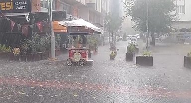 Diyarbakır'ı dolu ve şiddetli sağanak vurdu